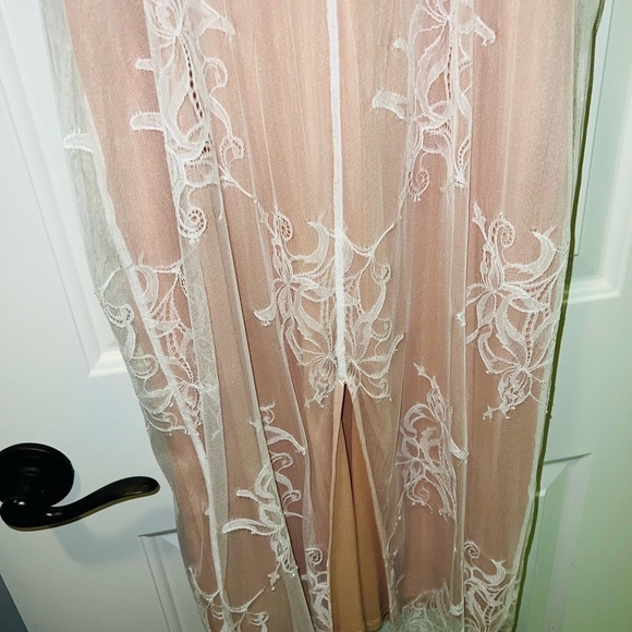Cinq a sept lace nude dress - Picture 6 of 16